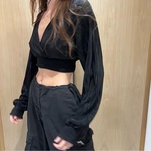 Cropped long sleeve blouse